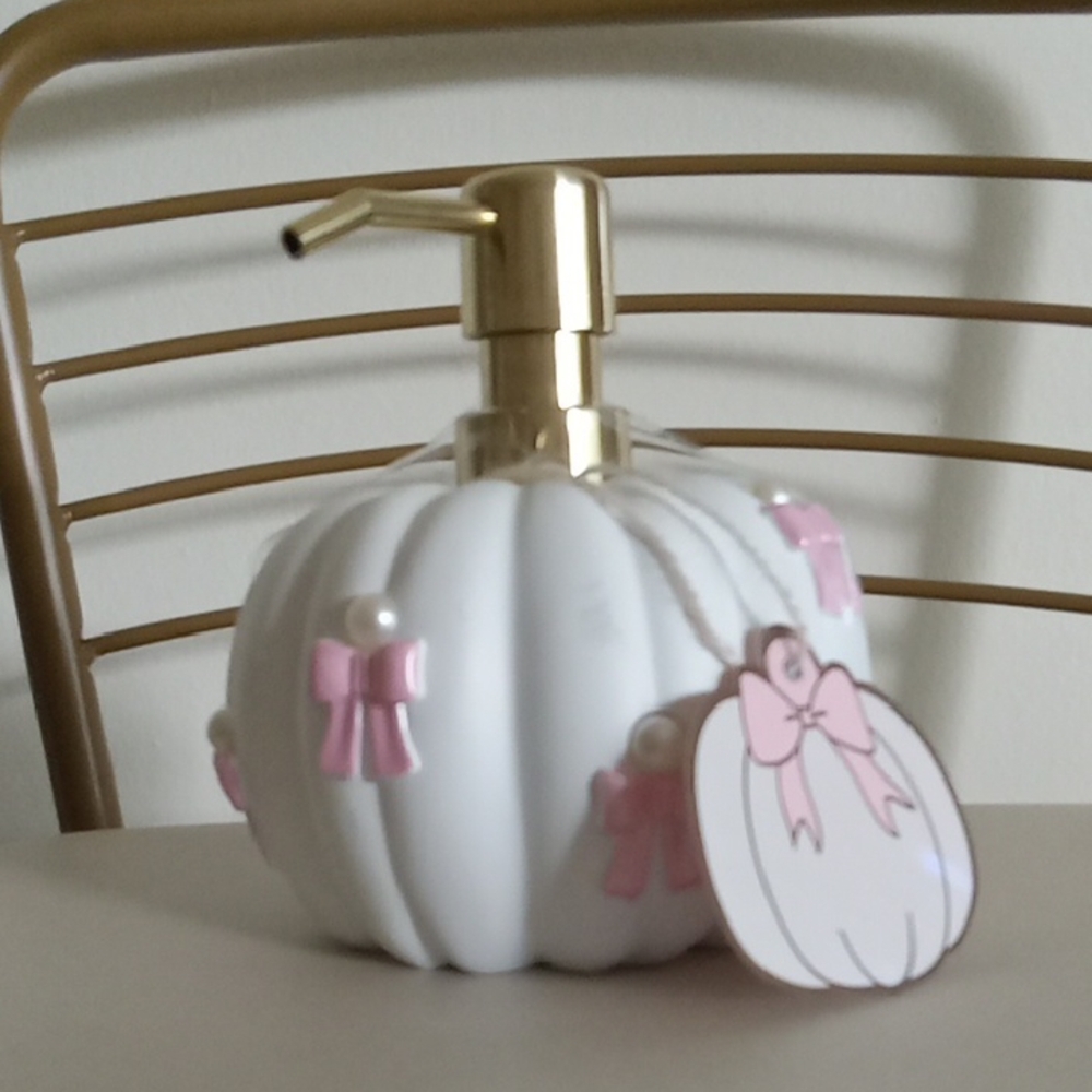 Viral Pumpkin Bow Soap Dispenser